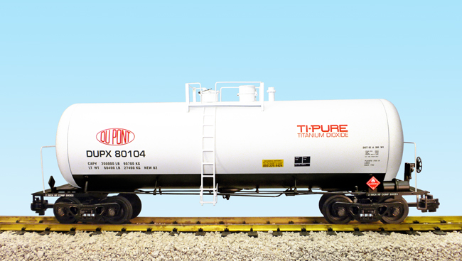 15261  42 Foot Modern Tank Car Dupont - White, Black